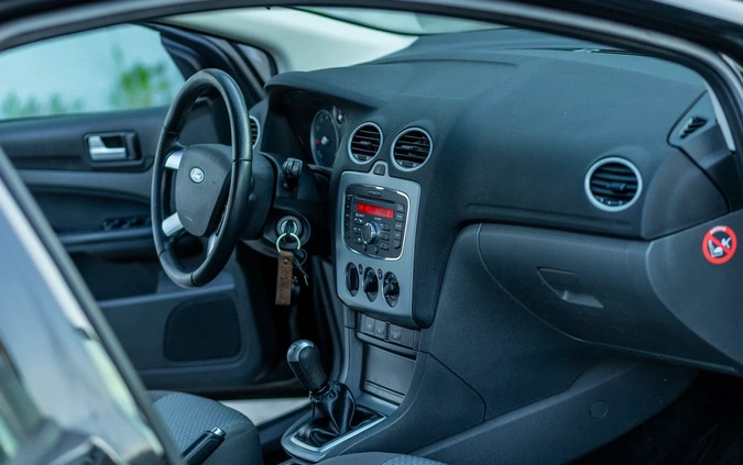 Ford Focus cena 11500 przebieg: 181569, rok produkcji 2007 z Góra małe 667